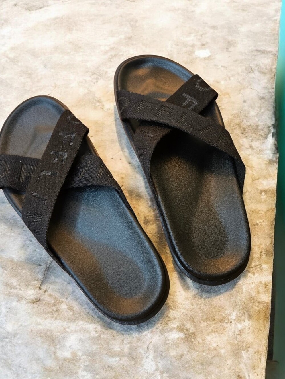 OFFLINE By Aerie Criss Cross Slides for Women Black Size 7 Like New